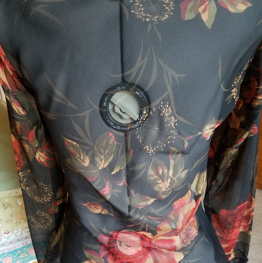 100% silk sheer blouse. M USA made - Picture 3 of 4